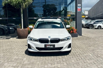 320i