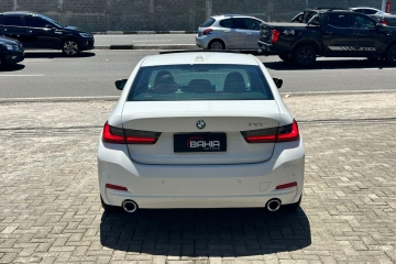 320i
