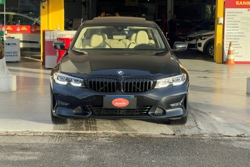 320i