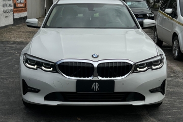 320i